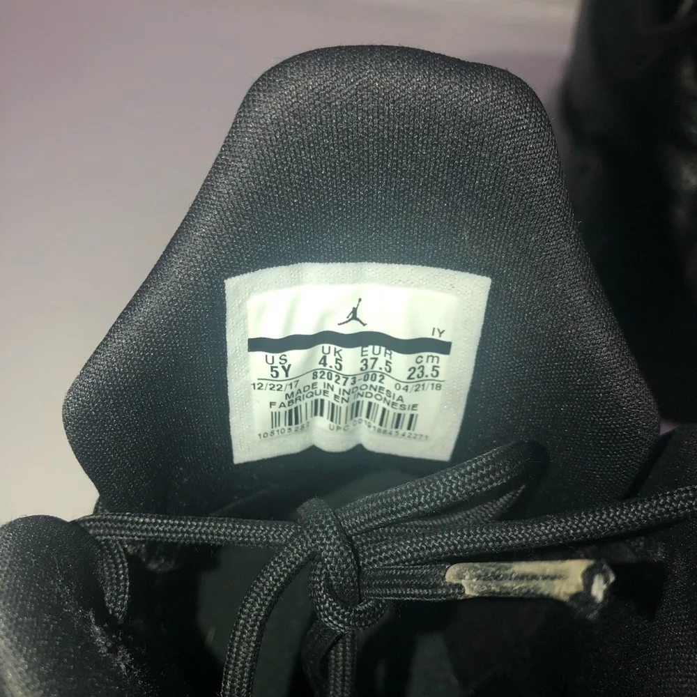 Jordan’s Youth (Gs) team 2 Jump man all black. Sz 5/ model 820273-002